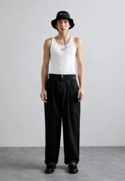 MOSCHINO UNISEX - Hat - Black -Stock X 00888f755c1b4a43bdb24bc425272220