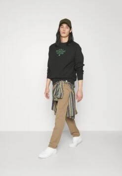 Les Deux Sporting Goods - Sweatshirt - Black/Vineyard Green -Stock X 0094518f32194110a6b5bde29e3076eb