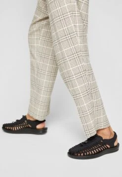 Keen Uneek - Walking Sandals - Black