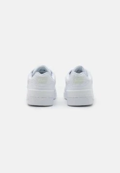 Lacoste T-Clip - Trainers - White -Stock X 014e84b8d65245658f8eb8bdee875cc1