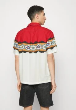 Wrangler Resort - Shirt - Worn White -Stock X 01dd5aa078934632990db44fd915ac77