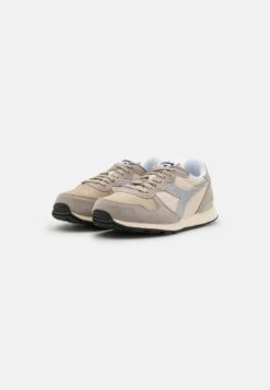 Diadora Camaro Unisex - Trainers - Parchment/Feather Grey/Alfalfa -Stock X 01e2df2090514672b39c5e90b4b8d4ac