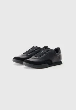 Boss CARETON - Trainers - Black -Stock X 02697daee3bc4cec8e4a3c3ea62e4340