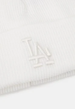 NEW ERA Polylana Short Unisex - Beanie - White -Stock X 028477139af841cea4d49b2d7055d970