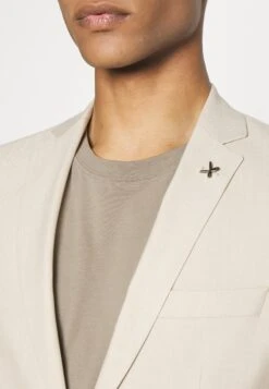 Noah - Suit -Stock X 036ccfc832eb4904ac95aad9900ce15f