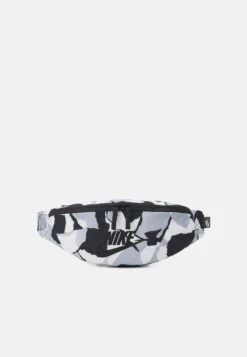 Nike Sportswear Heritage Fanny Pack Unisex - Bum Bag - Anthracite/Phantom/Black 8 Nike Sportswear Heritage Fanny Pack Unisex - Bum Bag - Anthracite/Phantom/Black -Stock X 056099c804e14238b04094847e8153bf