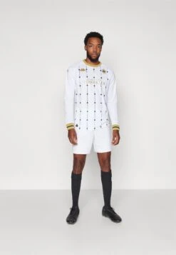 FC VERSAILLES AWAY REPLICA JERSEY - Football Shirt - White/gold -Stock X 05aa982e5dc1486990125e1303c06198