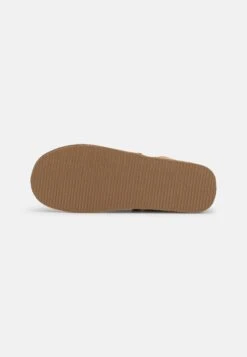 Shepherd ANTON - Slippers - Stone 17 Shepherd ANTON - Slippers - Stone -Stock X 06f531c59f9646919283fe9f7d332e0a