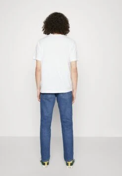 Wrangler River - Straight Leg Jeans - Smoke Sea -Stock X 0756dad2f2fe409e8bcb2826e3ec4fd0