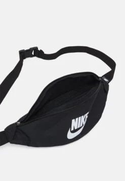 Nike Sportswear HeritageUnisex - Bum Bag - Black/White -Stock X 0765314eea81404eab2b359306dd8a28