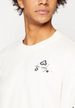 Edwin Kumo Unisex - Long Sleeved Top -Whisper White -Stock X 08246702fdbf42c2a38827b56dd2e289