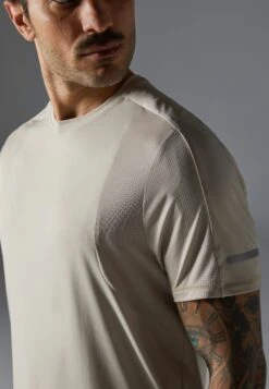 QUICK DRY SHORT SLEEVE T-SHIRT WITH REFLECTIVE STRIP - Sports T-shirt - Beige -Stock X 087183ace42e414aa210611a01b05049
