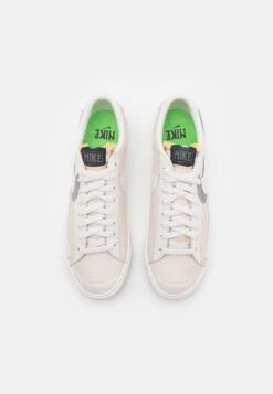 Nike Sportswear Blazer '77 Prm Halo - Trainers - Phantom/Ghost Green/Scream Green/Grey Fog -Stock X 094e7b61aa3643e6967581f983a68219