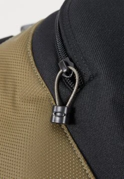 Oakley KITCHEN SINK UNISEX - Backpack - Army Green -Stock X 0992f03920524a03b37f7df1331c2bc3