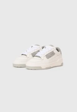 Filling Pieces CRUISER TECH FUZZ - Trainers - White/grey -Stock X 0b02ecb3b7be448db73eb10d9bfdf322