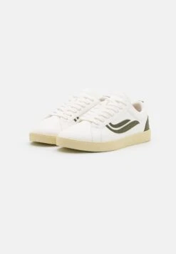 Genesis Helá Cornwaste Unisex - Trainers - White/Olive -Stock X 0c6d1ae728754161b035d594536211df