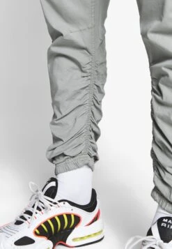 Indicode Jeans Lakeland - Cargo Trousers - Light Grey 12 Indicode Jeans Lakeland - Cargo Trousers - Light Grey -Stock X 0d838239b90c44f48e84ce587f3da486