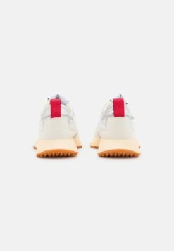 Genesis Marathon Unisex - Trainers - White/Silver -Stock X 0dad5b0e9d854c50b4f75d928a20beae