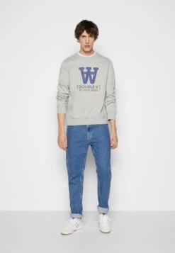 Wood Wood Tye Typo - Sweatshirt - Grey Melange -Stock X 1070d0e3e2ec4c9e9a1135a63caaa16f