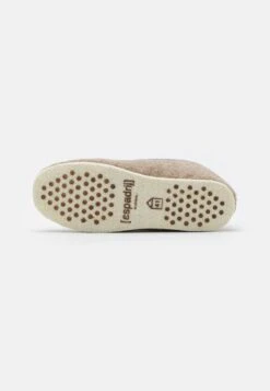 Traditional Unisex - Slippers - Sable/Gris -Stock X 10e23f2dc966405b954c5f95d089e721