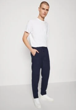 Selected Homme Slhslimtape Brody Pants - Trousers - Dark Sapphire -Stock X 1155155fc42843d18e19d2298bc72a90