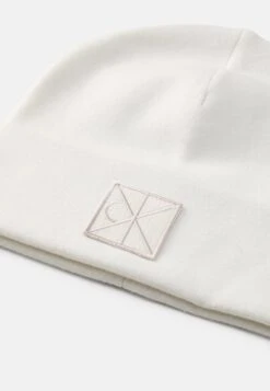 Calvin Klein EMBLEM SET - Beanie - White -Stock X 11d48939be094bd4ad8b4f4924c847f4