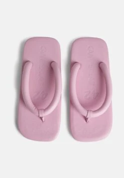 Hastalavista - T-Bar Sandals - Rosa -Stock X 122dd426accc4cdea29ae7907a4dbeb7