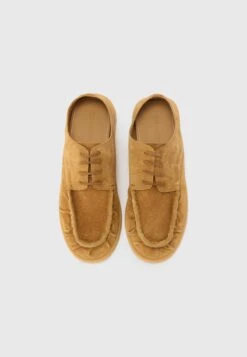 Lace-ups - Ocher -Stock X 152693c920bc4b1a97675587cf15b9ac
