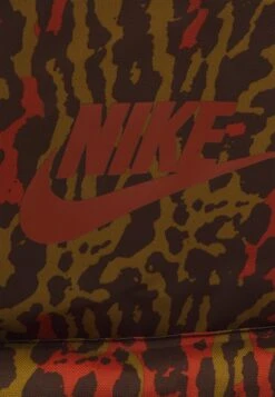 Nike Sportswear Heritage Unisex - Rucksack - CacaoWow/Campfire Orange -Stock X 169ca2cf47de4f978654dac272533bf5