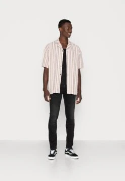 Lee Luke - Slim Fit Jeans - Pitch Black -Stock X 179b22b5122e43edaa0bd24087933135