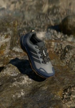 Adidas TERREX SKYCHASER AX5 GTX - Hiking Shoes - Carbon/grey Four/alumina -Stock X 17a4dec0b40c46bebf71c61e0d961927