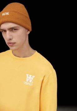 Wood Wood Islands Brygge Logo Unisex - Sweatshirt - Light Orange -Stock X 193746de31014c6d9b7ee038d492561f