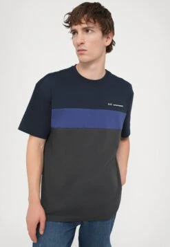 EA7 Emporio Armani TRAIN ATHLETIC TEE - Print T-shirt - Armani Blue 14 EA7 Emporio Armani TRAIN ATHLETIC TEE - Print T-shirt - Armani Blue -Stock X 1a97c340a44b484096d0be7f231f9037