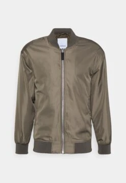 Lindbergh Recycled Jacket - Bomber Jacket - Army -Stock X 1c284cf375d44897af9e4d662c8f2ed7