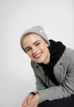 SAMSØE SAMSØE The Beanie Unisex - Beanie - Grey -Stock X 1dc1ba254967433ebbe99db8b66bf114
