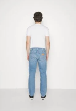 Wrangler Frontier - Straight Leg Jeans - Fly Away -Stock X 1e0ca10867d943ecaa319178763546a2