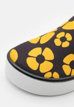 Marni X Carhartt Wip Paw - Slip-Ons - Black/Sun -Stock X 1e1e55829b974cdea5c7f51f0a617c4f