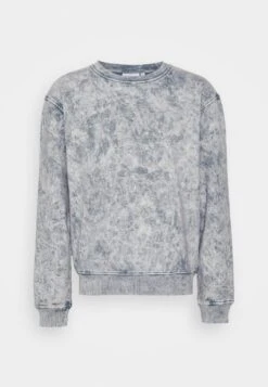 Han Kjøbenhavn Crew - Sweatshirt - Distressed Acid Grey -Stock X 1f02b44c832b4f0e81f99728e519679c