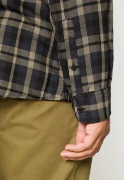 Only & Sons Onsari- Shirt - Dark Navy 13 Only & Sons Onsari- Shirt - Dark Navy -Stock X 1f579b5fd4e64f0ca758f61edaaf7613