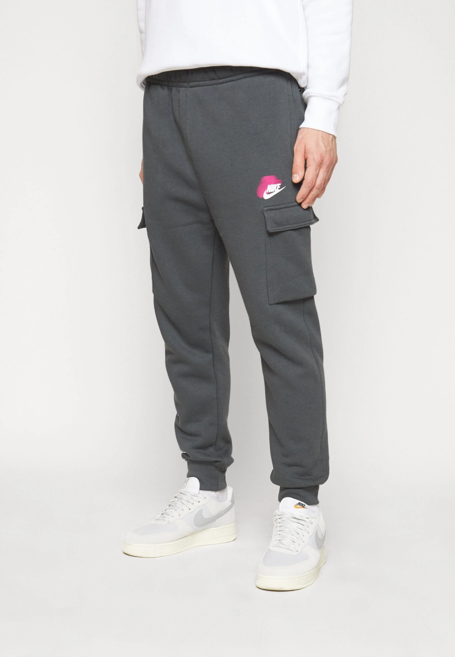 Nike Sportswear Pant - Cargo Trousers - Dark Smoke Grey 6 Nike Sportswear Pant - Cargo Trousers - Dark Smoke Grey - Image 4