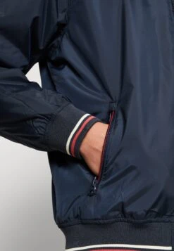 Pepe Jeans Carrington - Light Jacket - Dulwich -Stock X 20095e7edf73437c8ea00ce252b243cf