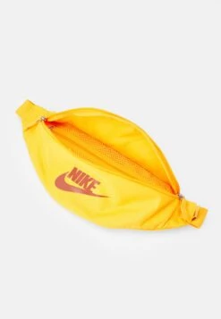 Nike Sportswear HeritageUnisex - Bum Bag - Sundial/Rugged Orange -Stock X 20ebb563ec3c45af86f4574537d1718c