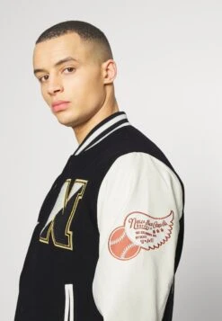 NEW ERA Heritage Varsity - Club Wear - Dark Blue -Stock X 213a41187baf47ba8644c8727448457f