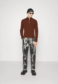 Han Kjøbenhavn Logo Half Zip Sharp Long Sleeve - Long Sleeved Top - Brown -Stock X 22002e8ad9c84b158e230d8a222616af