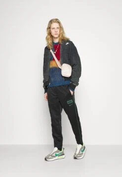 Nike Sportswear Retro Pant - Tracksuit Bottoms - Black -Stock X 23a8f13fecf249189130bd52e3536128