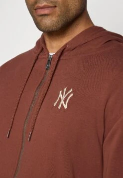 NEW ERA MLB NEW YORK YANKEES FULL ZIP HOODIE - Club Wear - Brown 13 NEW ERA MLB NEW YORK YANKEES FULL ZIP HOODIE - Club Wear - Brown -Stock X 23e1d9ee684140928c22f5f56be8f035
