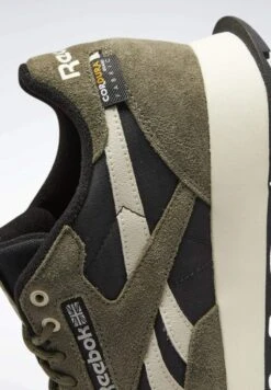 Reebok Classic Classic Leather Unisex - Trainers - Core Black Army Green Stucco -Stock X 241de294ab224a51860c2db423e09f2a