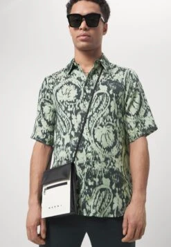 Holzweiler Wiki Print Shirt - Shirt - Green Mix -Stock X 2484e51317fe4f859adb5063708f6bd2