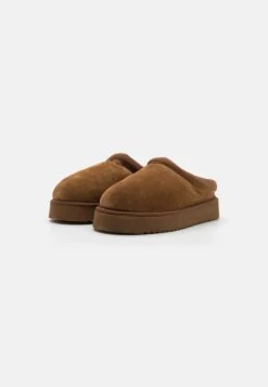 CPH249M - Slippers - New Brown -Stock X 24a9d31fd71447718500cc26fc1f2c97