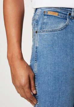 Wrangler Texas - Straight Leg Jeans - Good Shot -Stock X 251b19a988594f93aa98a1c81eb644ad